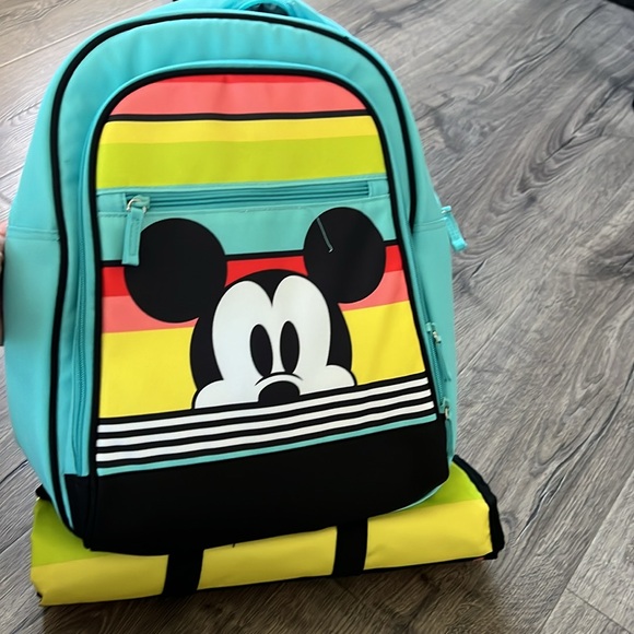 DISNEY picnic 🧺 backpack with picnic mat- BRAND NEW - Picture 9 of 16